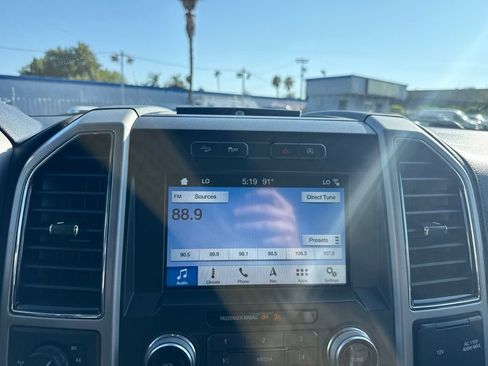 Used 2018 Ford F150 Lariat w/ Equipment Group 502A Luxury AWD/4WD image 18