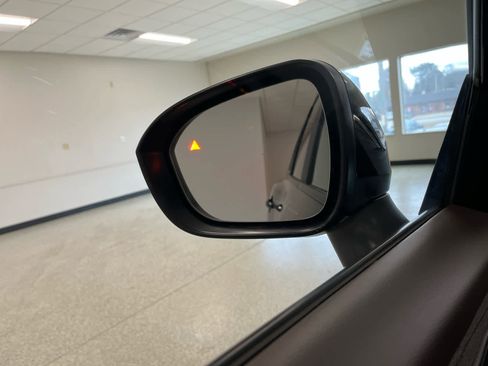 Used 2023 Nissan Rogue SV image 18