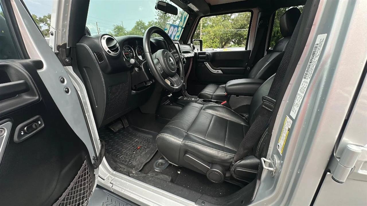 Used 2012 Jeep Wrangler Unlimited Sahara w/ Max Tow Pkg AWD/4WD image 31
