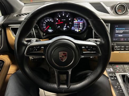 Used 2017 Porsche Macan image 32
