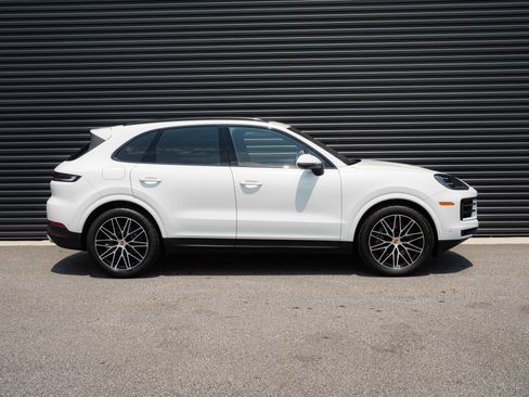 Certified 2026 Porsche Cayenne AWD/4WD image 28