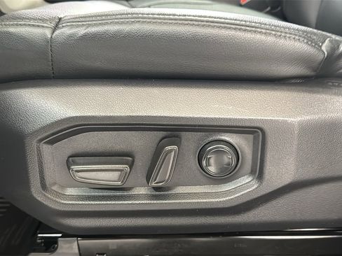 Used 2025 Toyota Tundra Limited image 14