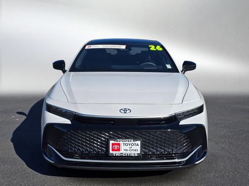 Used 2026 Toyota Crown Platinum image 8