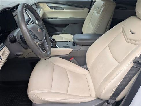 Used 2019 Cadillac XT5 Premium Luxury w/ Driver Assist Package image 16