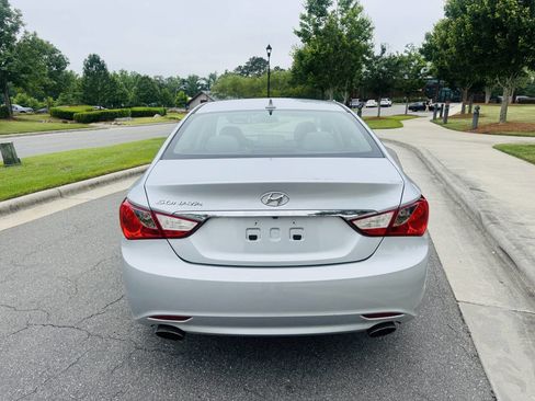 Used 2012 Hyundai Sonata SE w/ Navigation & Sunroof Pkg FWD image 5