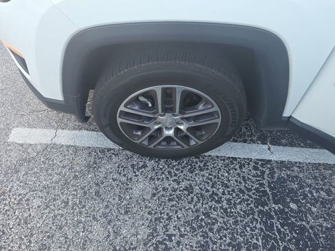 Used 2018 Jeep Compass Latitude FWD image 15