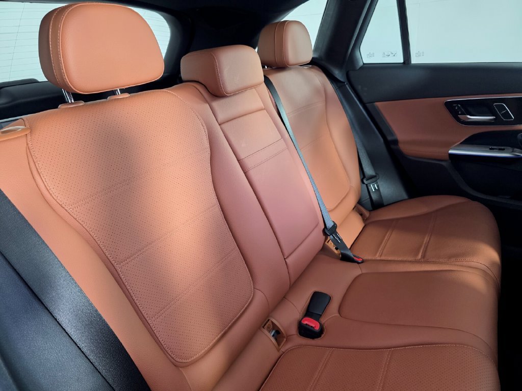 Certified 2026 Mercedes-Benz GLC 300 image 27