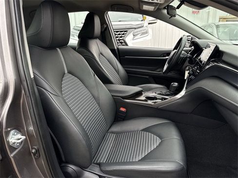 Used 2024 Toyota Camry SE image 27