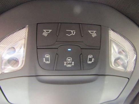 Used 2025 Chrysler Pacifica Limited FWD image 35