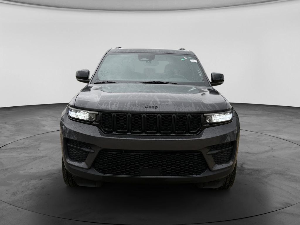 Used 2023 Jeep Grand Cherokee Altitude AWD/4WD image 4