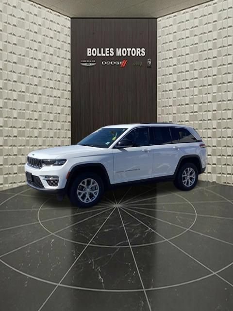 Used 2023 Jeep Grand Cherokee Limited AWD/4WD image 13