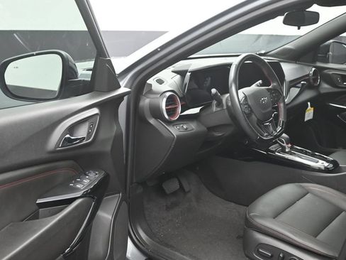Used 2025 Chevrolet Trax RS w/ Sunroof Package FWD image 10