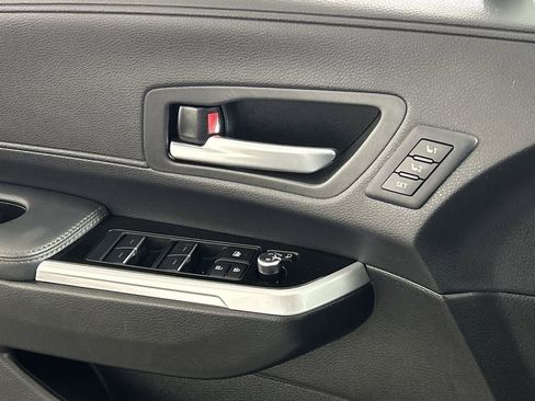 Used 2025 Toyota Sienna Limited image 20