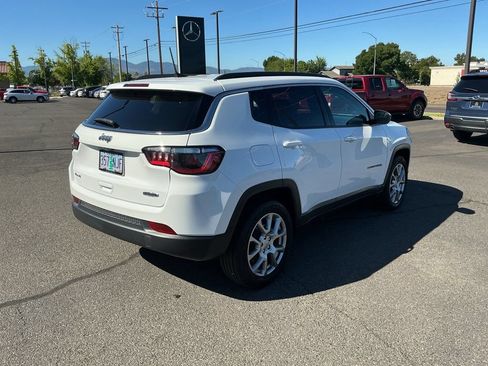 Used 2022 Jeep Compass Latitude AWD/4WD image 6