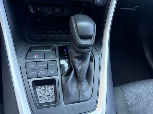 Used 2025 Toyota RAV4 XLE AWD/4WD image 22