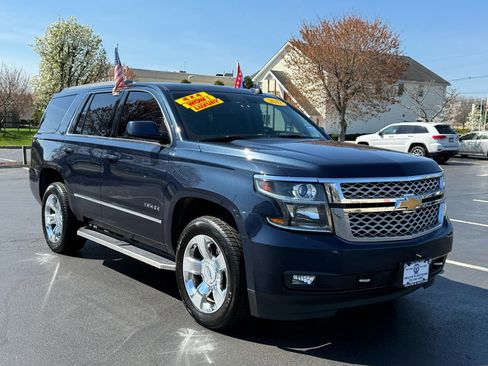 Used 2017 Chevrolet Tahoe LT w/ LT Signature Package AWD/4WD image 4