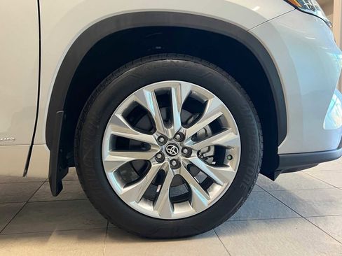 Certified 2025 Toyota Highlander Limited image 7