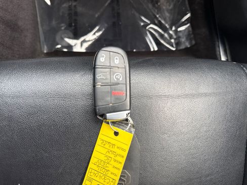 Used 2016 Jeep Grand Cherokee Limited image 19