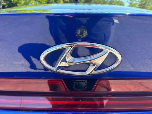 Used 2023 Hyundai Elantra Limited w/ Cargo Package FWD image 32