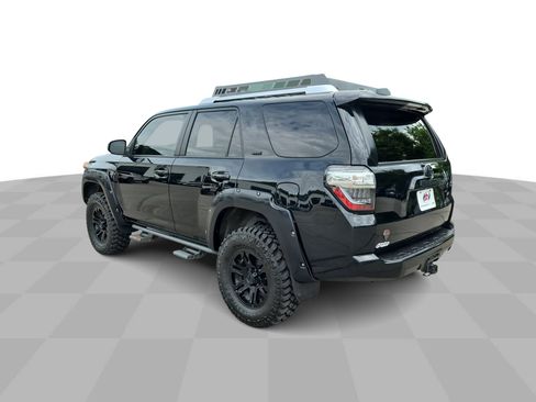Used 2017 Toyota 4Runner SR5 AWD/4WD image 7