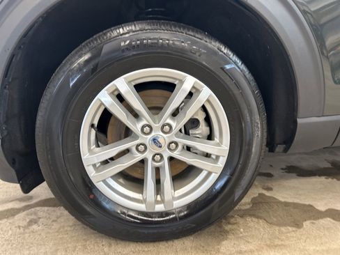 Used 2023 Ford Explorer XLT w/ Equipment Group 202A AWD/4WD image 29