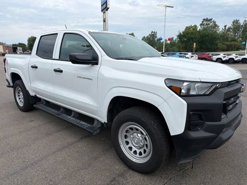 Used 2024 Chevrolet Colorado W/T RWD image 3