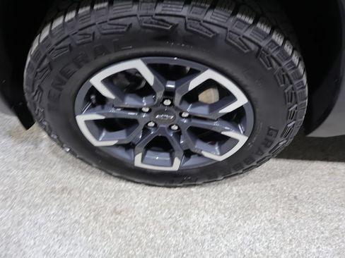 Used 2025 Chevrolet Equinox ACTIV AWD/4WD image 9