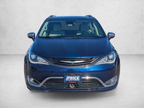 Used 2019 Chrysler Pacifica Limited w/ Advanced Safetytec Group image 2