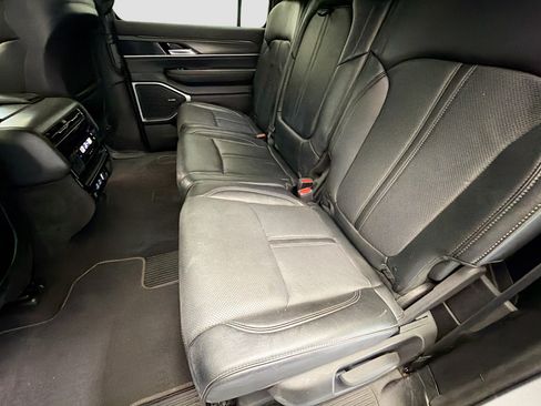 Used 2024 Jeep Wagoneer L Series II w/ Flexible Seating Group AWD/4WD image 12