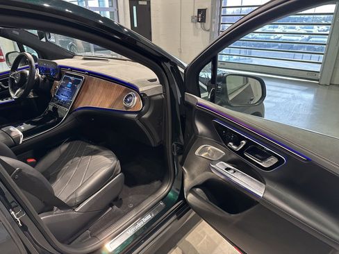 Used 2023 Mercedes-Benz EQE 500 4MATIC SUV w/ Pinnacle Trim Package image 44