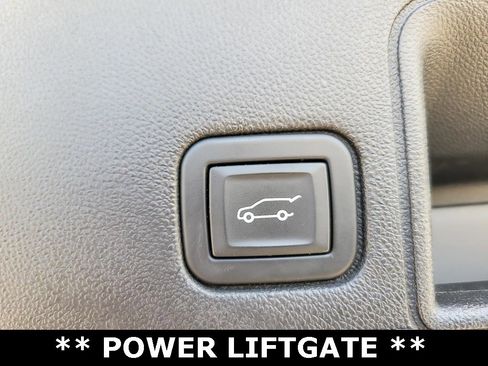 Used 2023 GMC Terrain SLT image 21