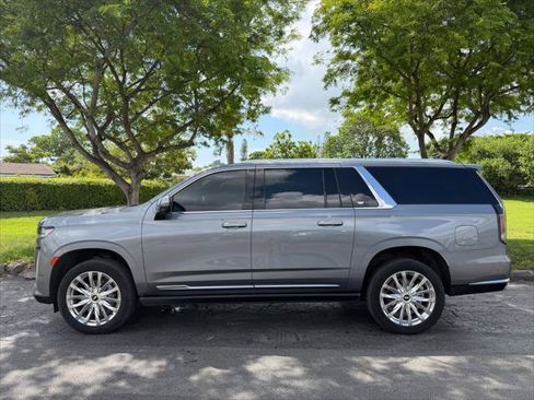 Used 2021 Cadillac Escalade ESV Premium Luxury w/ Driver Assist Tech Package AWD/4WD image 4