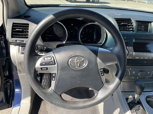 Used 2012 Toyota Highlander 4WD w/ Tech Pkg image 16