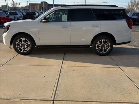 New 2026 Ford Expedition Active image 4