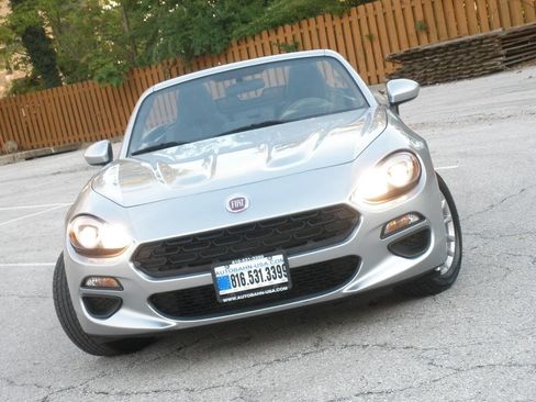 Used 2018 FIAT 124 Spider Classica w/ Technology & Siriusxm Group image 7