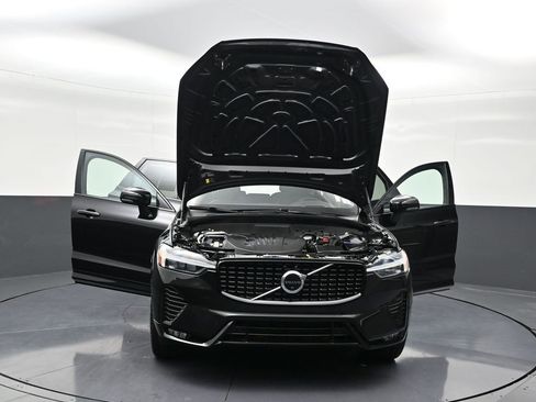 Certified 2022 Volvo XC60 B5 R-Design w/ Advanced Package image 42