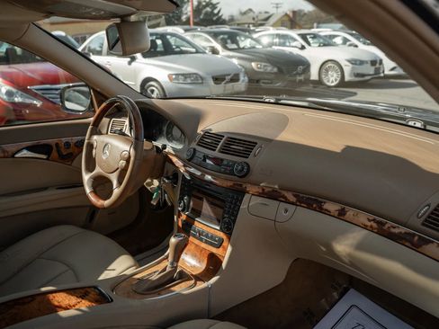 Used 2009 Mercedes-Benz E 350 4MATIC Wagon image 14