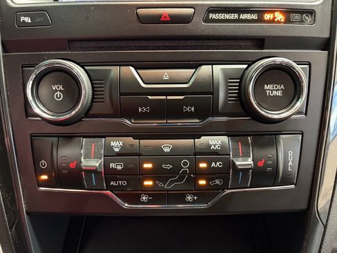 Used 2016 Ford Explorer XLT w/ Equipment Group 202A AWD/4WD image 19