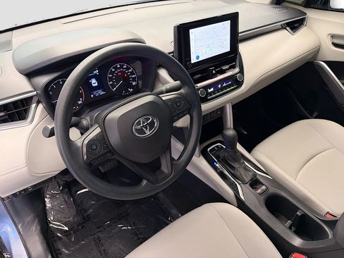 Used 2024 Toyota Corolla Cross L image 7