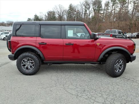 New 2025 Ford Bronco Badlands image 4