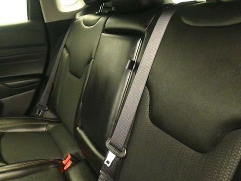 Used 2022 Jeep Compass Trailhawk w/ Trailhawk Convenience Group AWD/4WD image 11