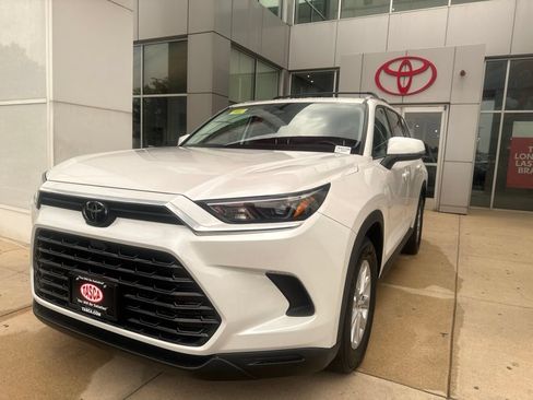 Used 2024 Toyota Grand Highlander AWD image 7