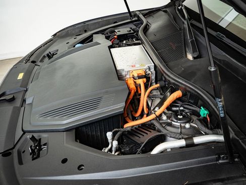 Used 2021 Audi e-tron Premium Plus w/ Premium Plus Package image 40