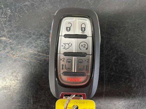 New 2026 Chrysler Pacifica Select image 20