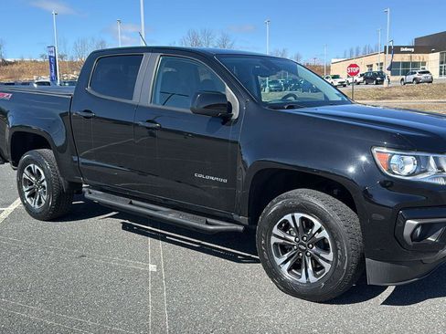 Used 2022 Chevrolet Colorado Z71 w/ Safety Package image 2