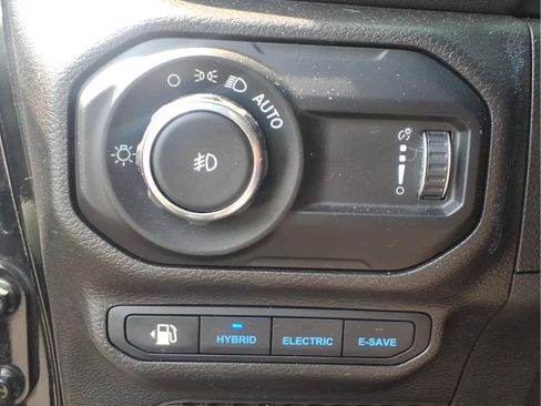 Used 2023 Jeep Wrangler Unlimited Sahara w/ Cold Weather Group AWD/4WD image 17