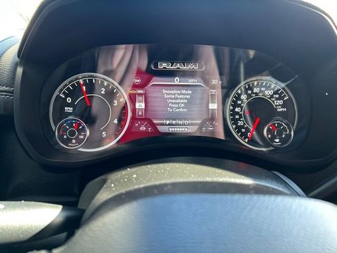 Used 2024 RAM 2500 Laramie AWD/4WD image 25