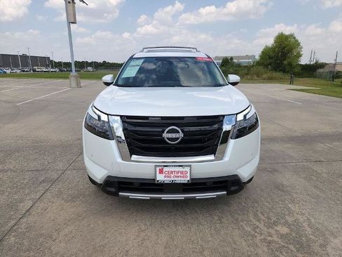 Certified 2025 Nissan Pathfinder Platinum w/ Cargo Package FWD image 11