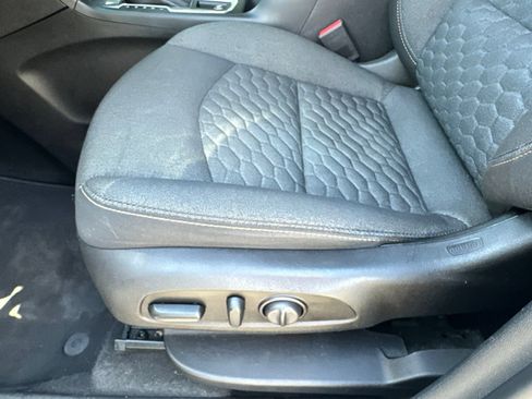 Used 2018 Chevrolet Equinox LT FWD image 18