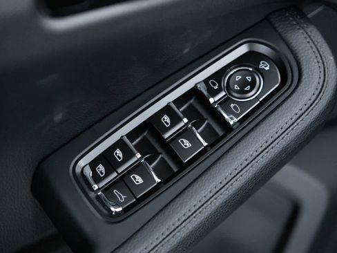 Certified 2026 Porsche Macan AWD/4WD image 25